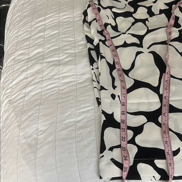 NWT NORDSTROM RACK
Wide Leg black and white,
Crop Pants Size M - Picture 14 of 17